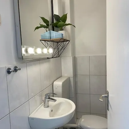 Appartement Mit Balkon, Zur Selbstversorgung *